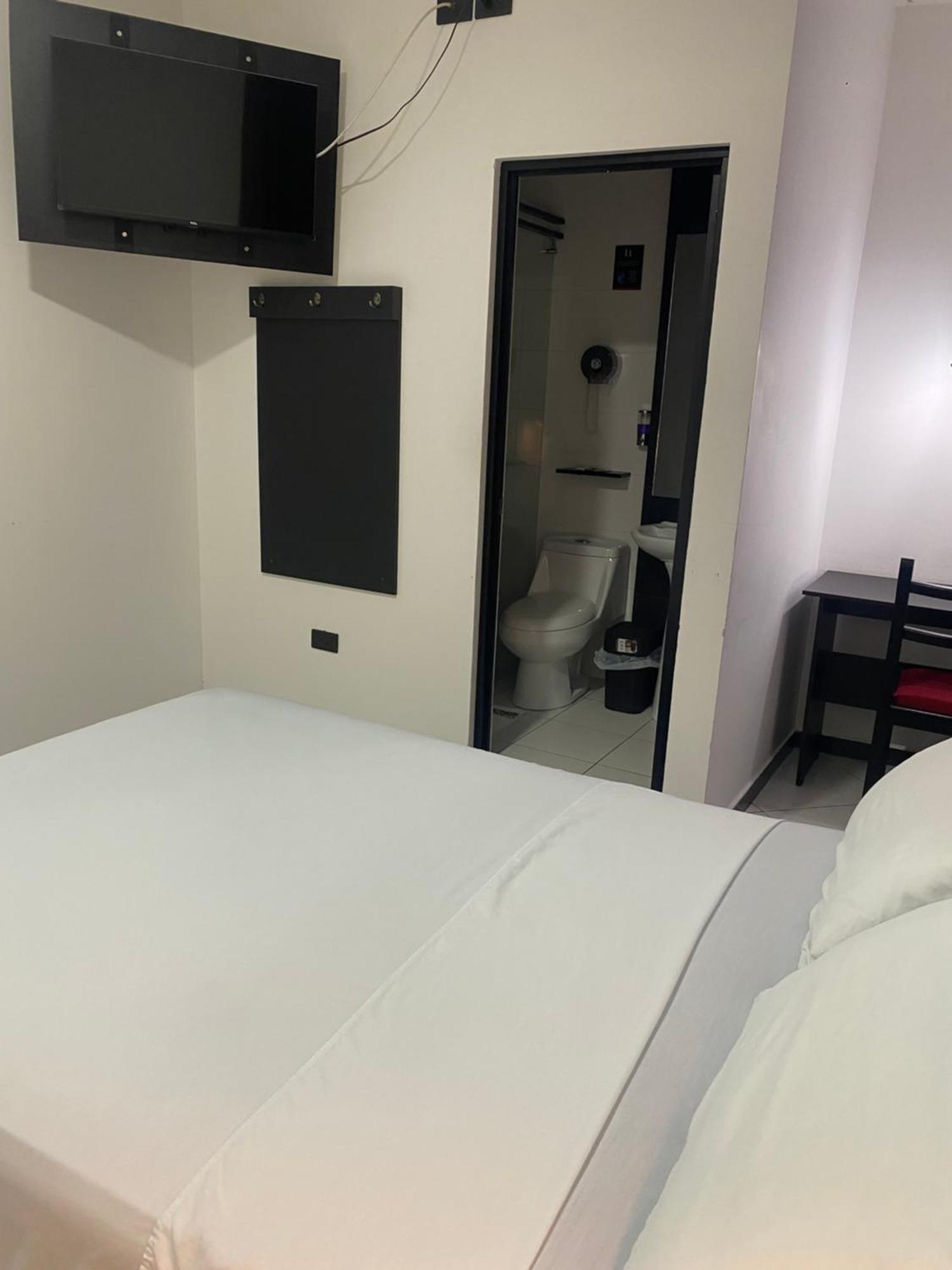 Bryss Hotel Santo Domingo de los Colorados Kültér fotó