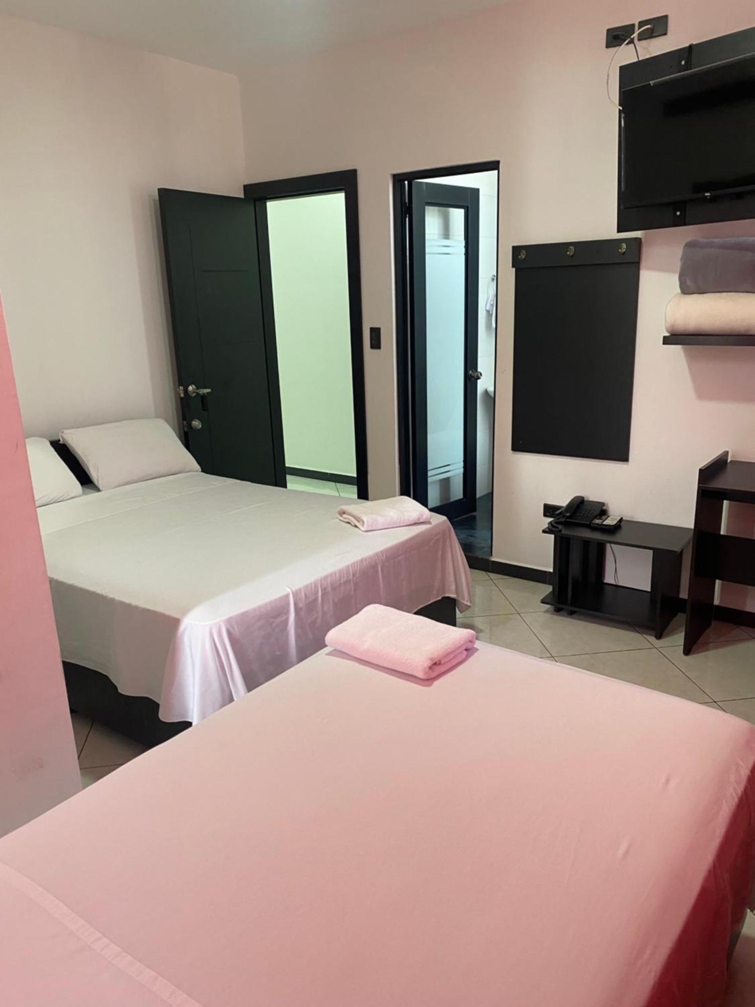 Bryss Hotel Santo Domingo de los Colorados Kültér fotó