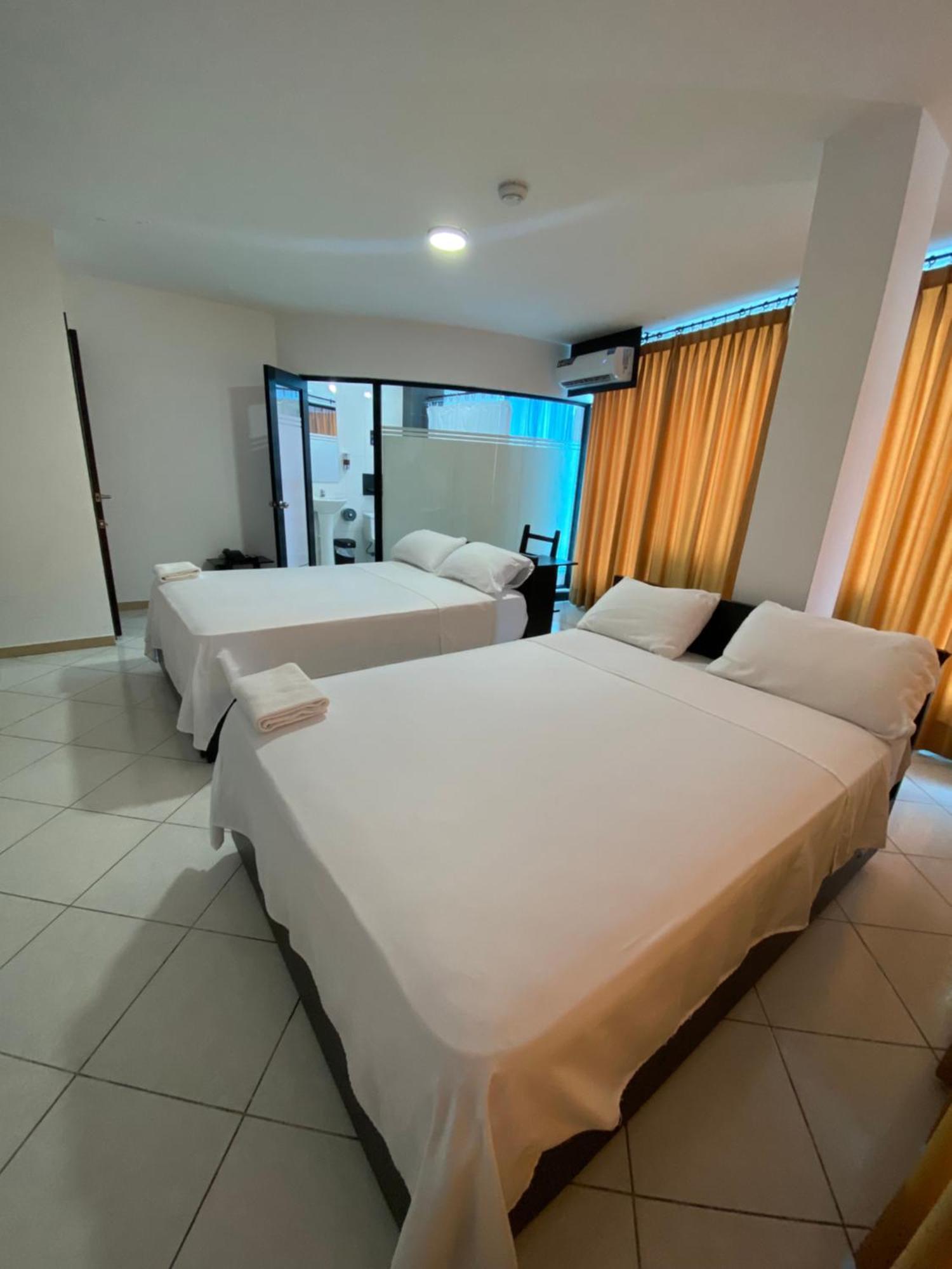 Bryss Hotel Santo Domingo de los Colorados Kültér fotó